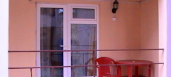 007. Гостевой дом в Коктебеле расположен по улице Десантников 7. Расстояние до моря 50 метров. Практически данный гостевой дом расположен на набережной  в Коктебеле.